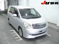 Цена авто Toyota Noah с аукционов Японии, номер кузова ZRR70G, пробег 138 000, оценка 2