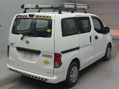 NISSAN NV200