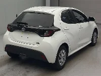 Цена авто Toyota Yaris с аукционов Японии, номер кузова MXPH10, пробег 40 000, оценка 8
