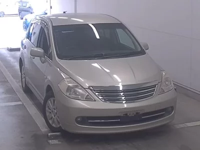 NISSAN TIIDA