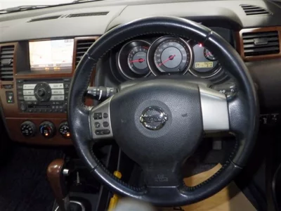 NISSAN TIIDA