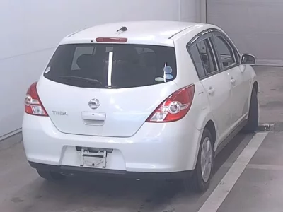 NISSAN TIIDA