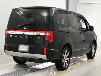 MITSUBISHI DELICA D5