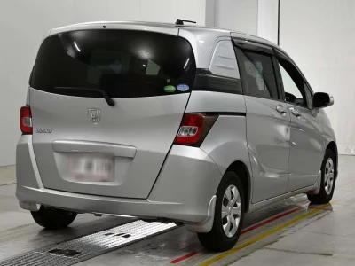 HONDA FREED SPIKE