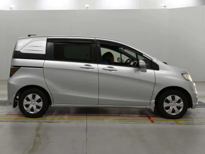 HONDA FREED SPIKE