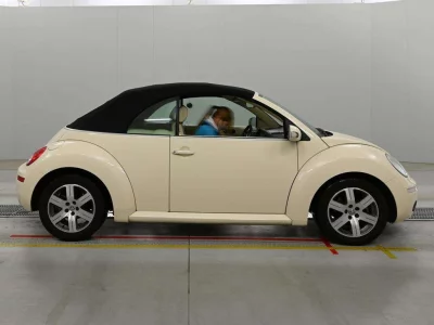 VOLKSWAGEN NEW BEETLE