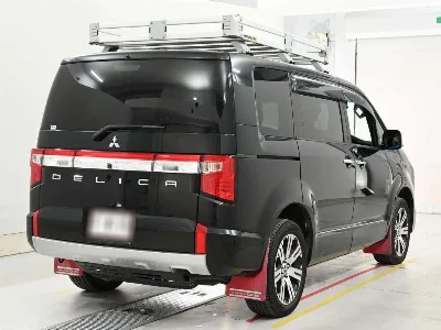 MITSUBISHI DELICA D5