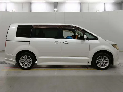 MITSUBISHI DELICA D5