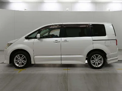 MITSUBISHI DELICA D5