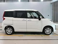 Цена авто Toyota Roomy с аукционов Японии, номер кузова M900A, пробег 115 000, оценка 8
