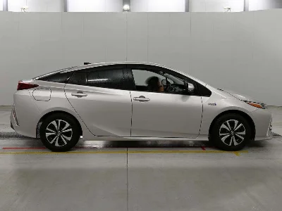 TOYOTA PRIUS PHV