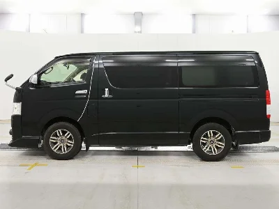 TOYOTA REGIUS VAN