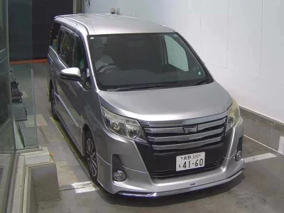 TOYOTA NOAH
