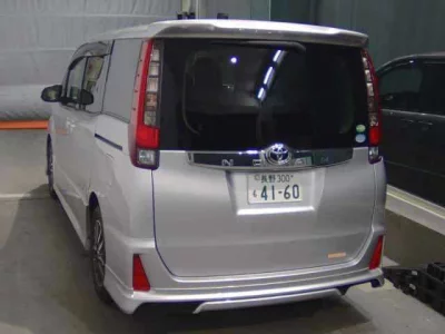 TOYOTA NOAH