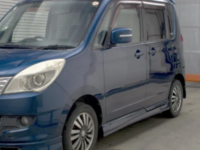 MITSUBISHI DELICA D2