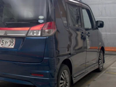 MITSUBISHI DELICA D2