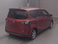 Цена авто Toyota Sienta с аукционов Японии, номер кузова NHP170G, пробег 196 000, оценка 6