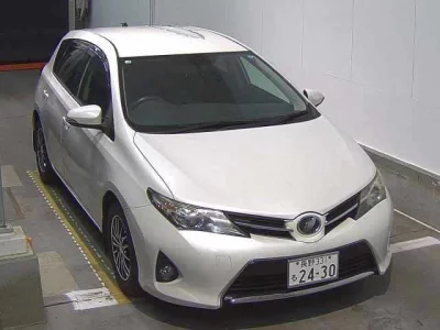 TOYOTA AURIS