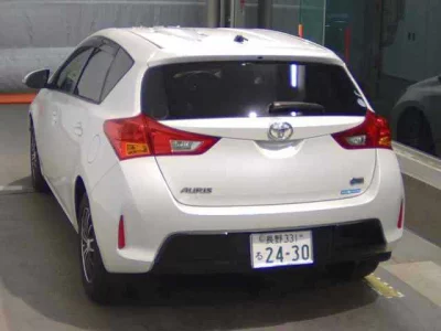 TOYOTA AURIS