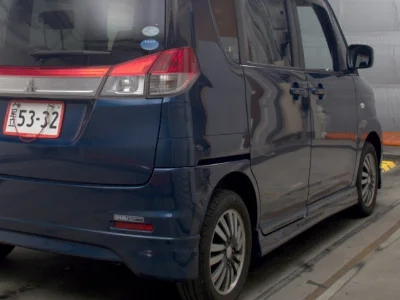 MITSUBISHI DELICA D2
