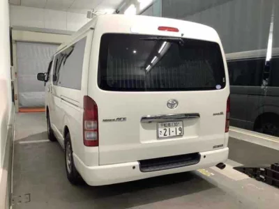 TOYOTA REGIUS VAN