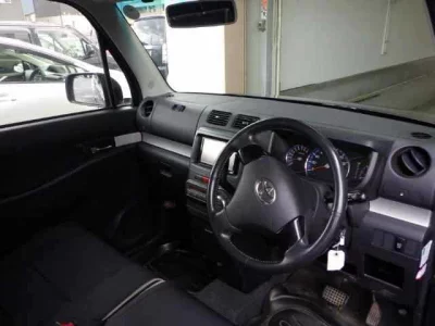 TOYOTA PIXIS SPACE
