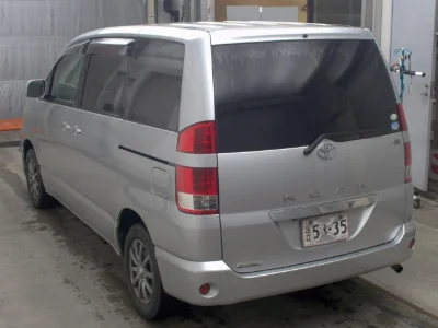 TOYOTA NOAH