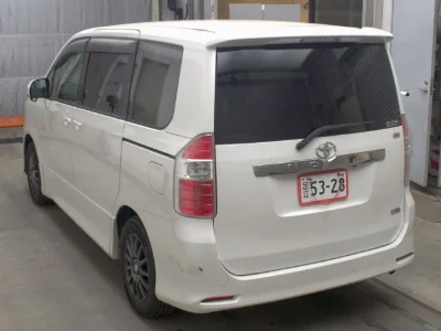 TOYOTA NOAH
