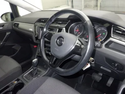 VOLKSWAGEN GOLF TOURAN