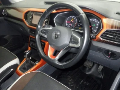 VOLKSWAGEN T-CROSS
