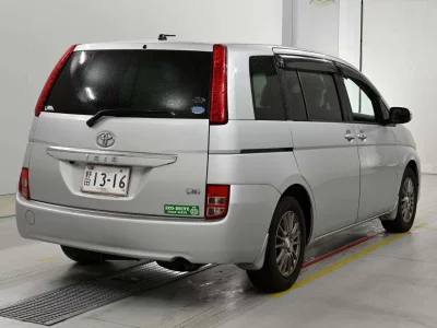 TOYOTA ISIS