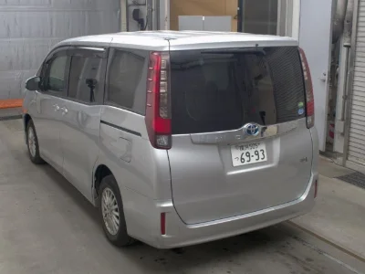 TOYOTA NOAH
