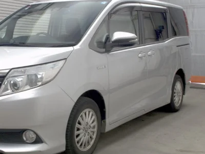 TOYOTA NOAH