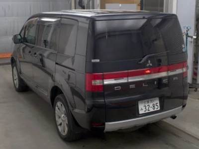 MITSUBISHI DELICA D5