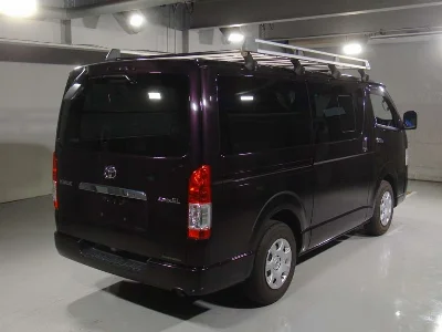 TOYOTA HIACE VAN