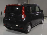 Цена авто Toyota Roomy с аукционов Японии, номер кузова M900A, пробег 17 000, оценка 8