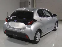 Цена авто Toyota Yaris с аукционов Японии, номер кузова MXPH10, пробег 37 000, оценка 3