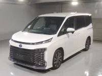 Цена авто Toyota Voxy с аукционов Японии, номер кузова ZWR90W, пробег 23 000, оценка 3