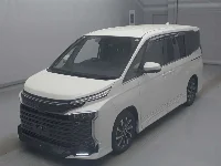 Цена авто Toyota Voxy с аукционов Японии, номер кузова ZWR90W, пробег 31 000, оценка 3