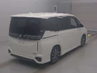 Цена авто Toyota Voxy с аукционов Японии, номер кузова ZWR90W, пробег 31 000, оценка 3