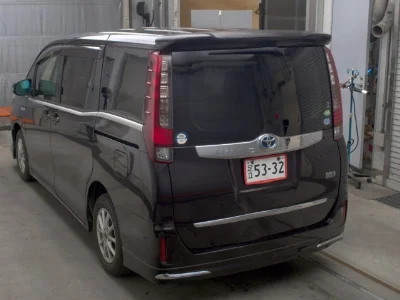 TOYOTA NOAH