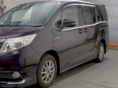 TOYOTA NOAH