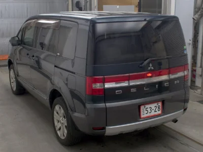 MITSUBISHI DELICA D5
