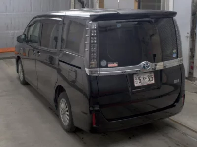 TOYOTA VOXY