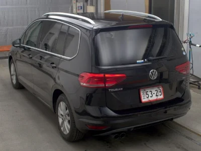 VOLKSWAGEN GOLF TOURAN