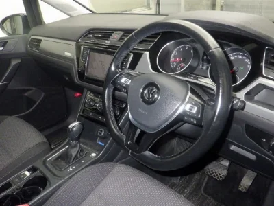 VOLKSWAGEN GOLF TOURAN