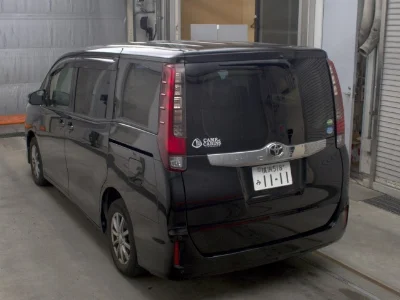 TOYOTA NOAH