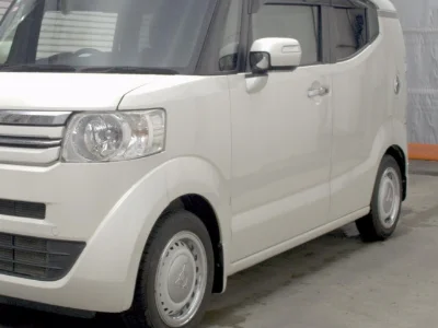 HONDA N BOX SLASH