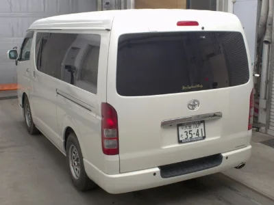TOYOTA HIACE VAN