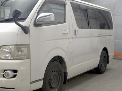TOYOTA HIACE VAN